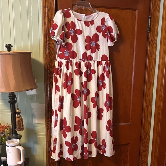 Dazy Dresses & Skirts - Floral Puff Shirt Sleeve Midi Dress